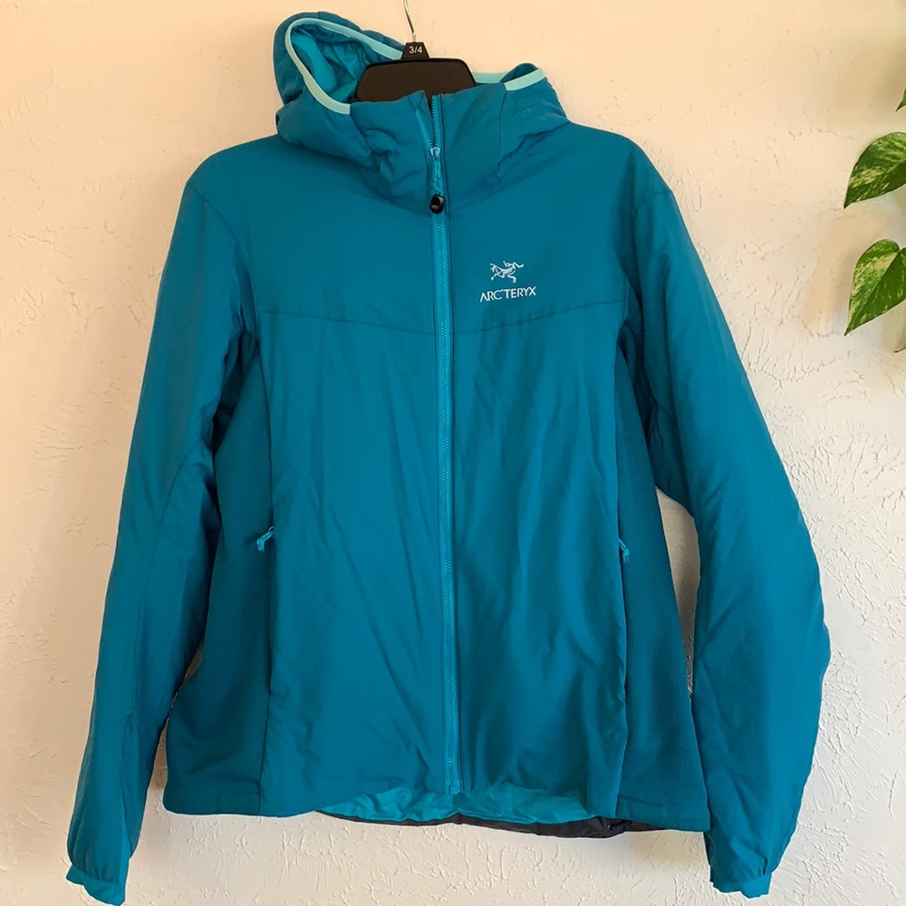 Gorgeous Arc’teryx light insulated jacket. Women’s Large